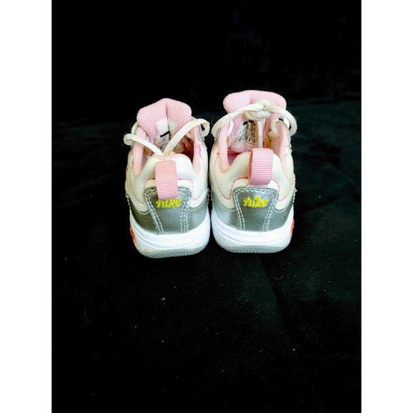 Girl Nike Toddler Infant Baby Sneakers Size 3 C Silver White Pink 395831-100 - Picture 8 of 9